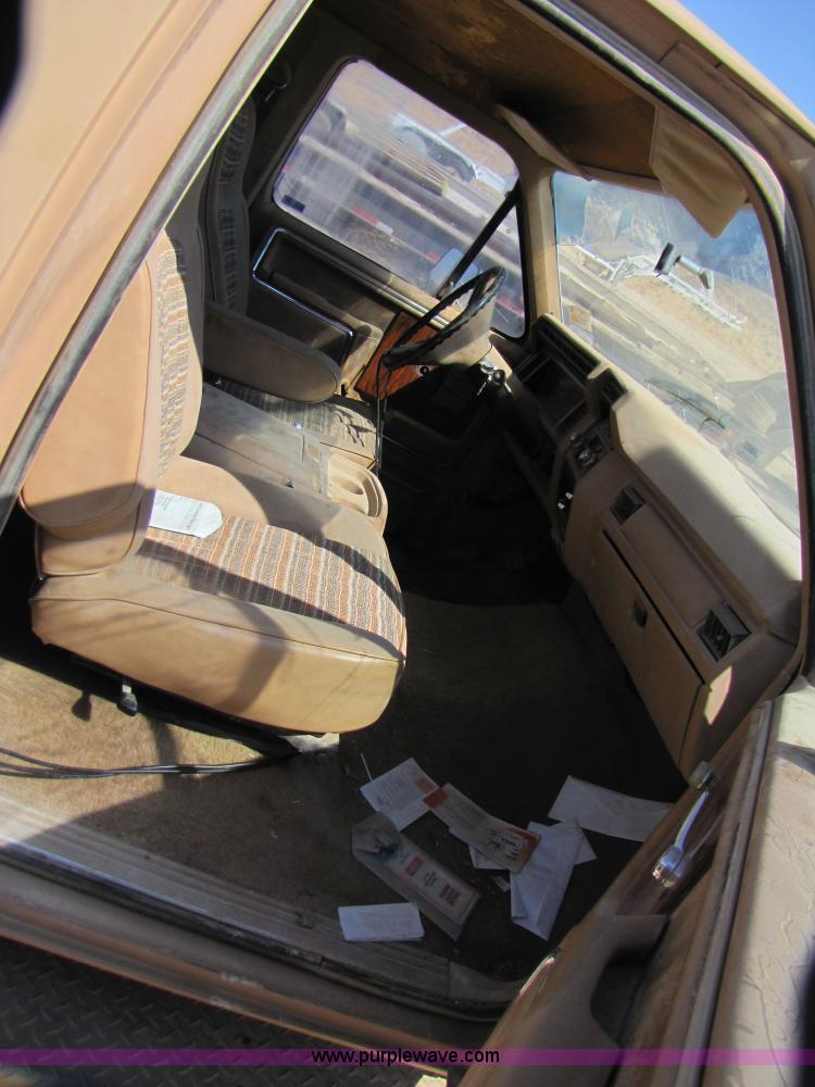 image for item 3474 1983 Ford F250 XLT extended cab pickup truck