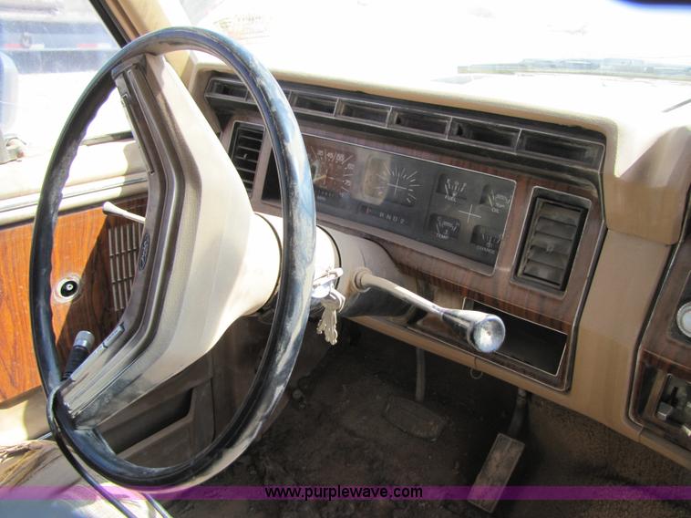 image for item 3474 1983 Ford F250 XLT extended cab pickup truck