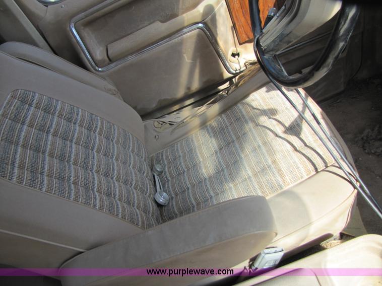 image for item 3474 1983 Ford F250 XLT extended cab pickup truck