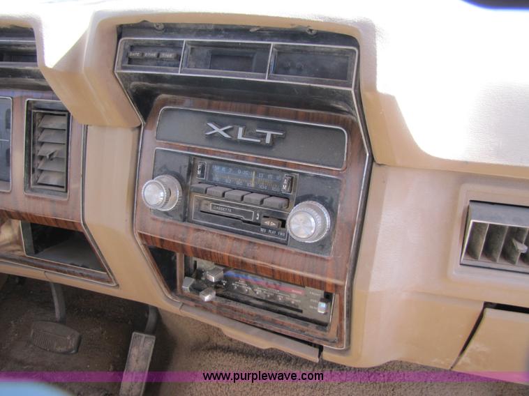 image for item 3474 1983 Ford F250 XLT extended cab pickup truck