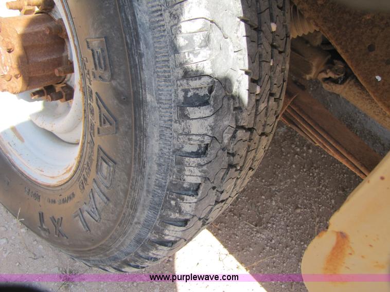 image for item 3474 1983 Ford F250 XLT extended cab pickup truck