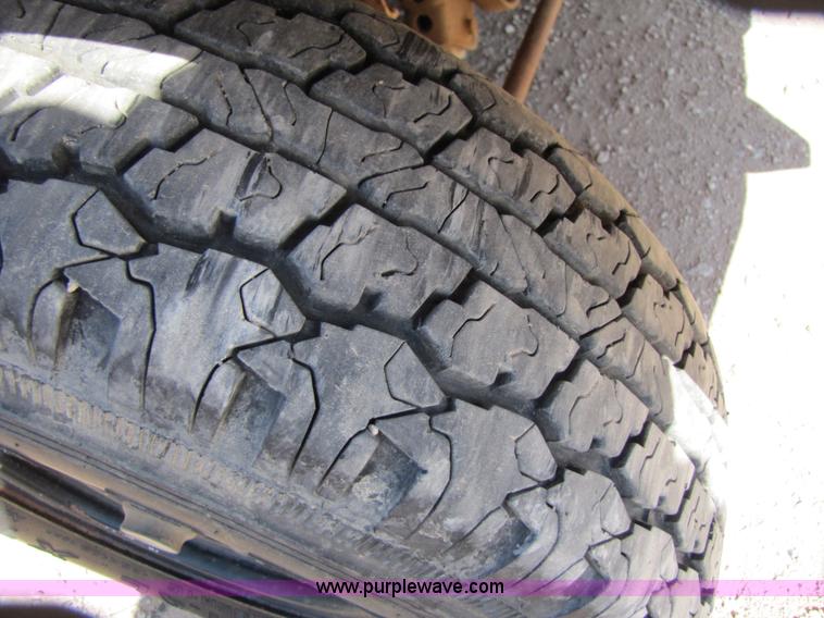 image for item 3474 1983 Ford F250 XLT extended cab pickup truck