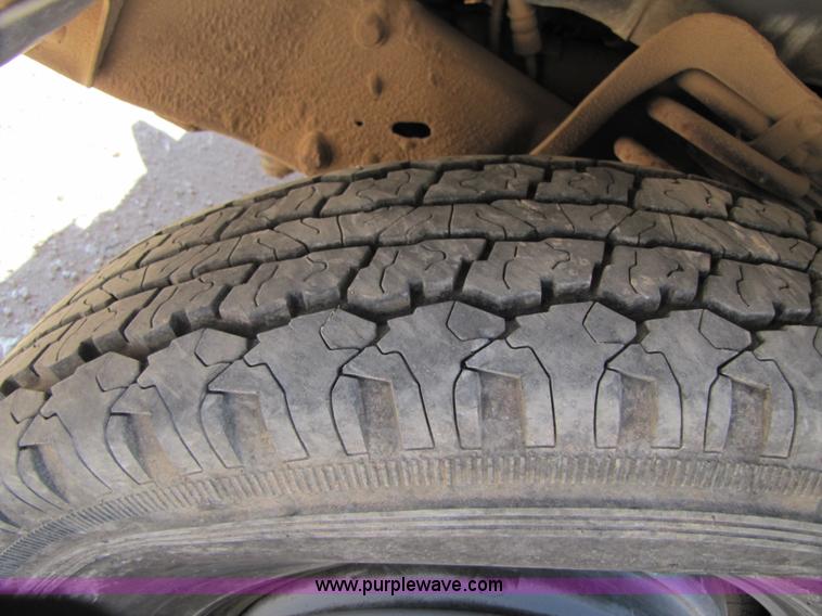 image for item 3474 1983 Ford F250 XLT extended cab pickup truck