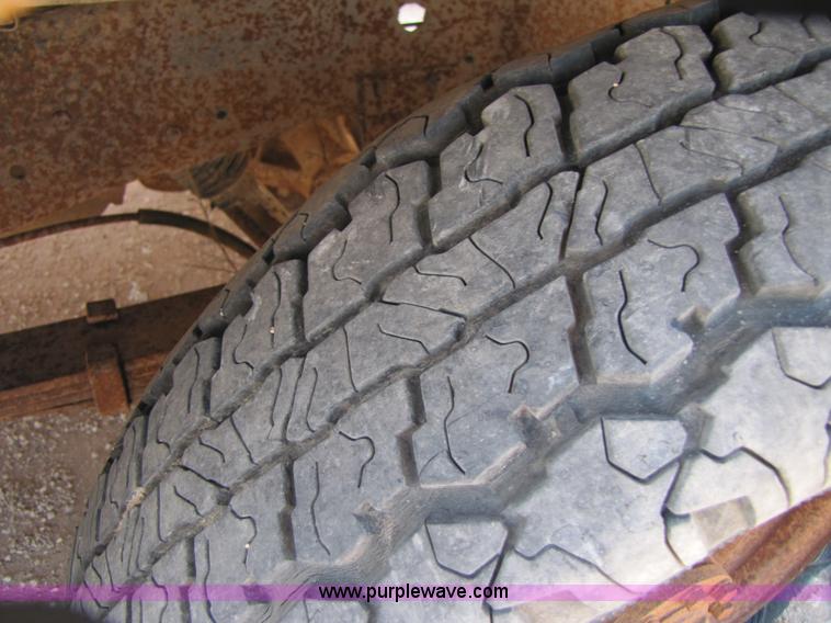 image for item 3474 1983 Ford F250 XLT extended cab pickup truck