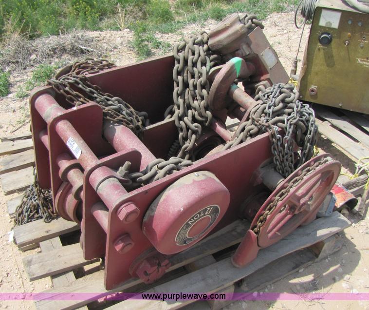 image for item 3482 Chester-Zephyr 12 ton chain hoist