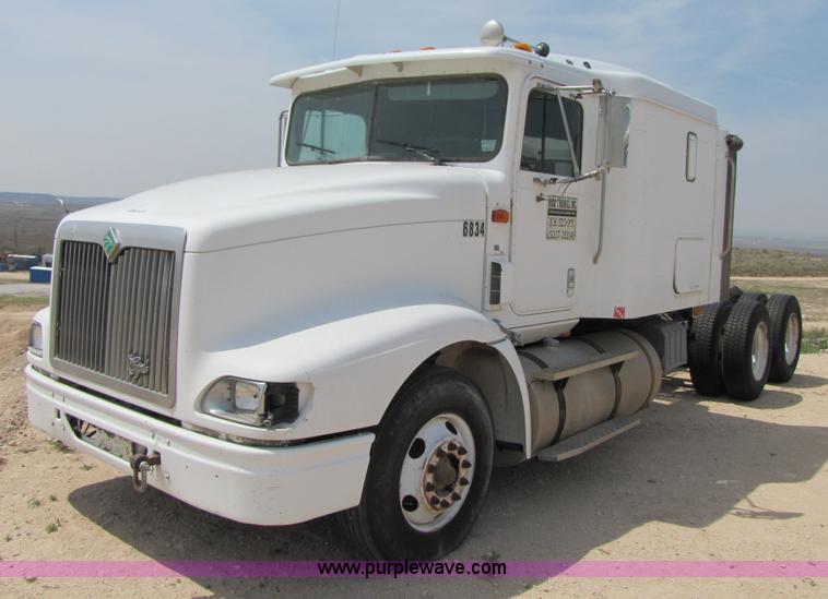 image for item 3517 1998 International 9400 semi truck