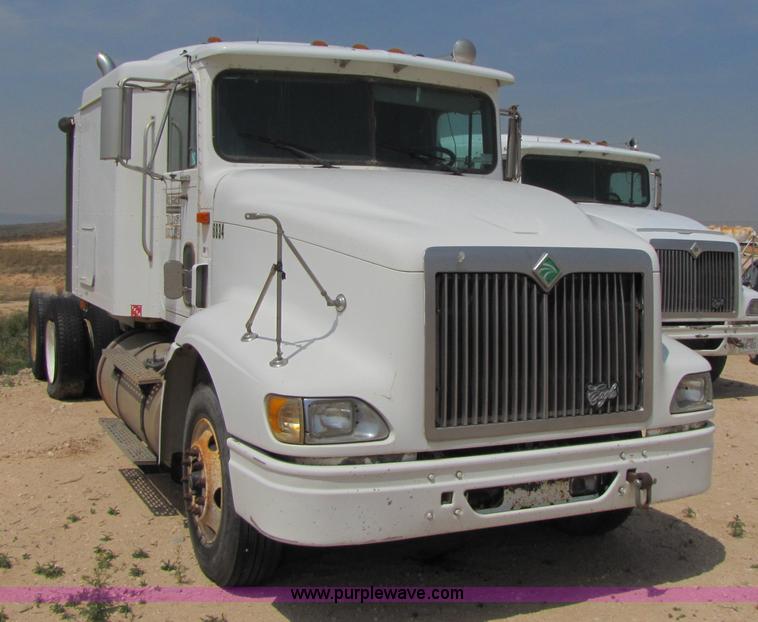 image for item 3517 1998 International 9400 semi truck