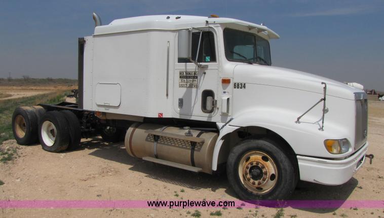 image for item 3517 1998 International 9400 semi truck