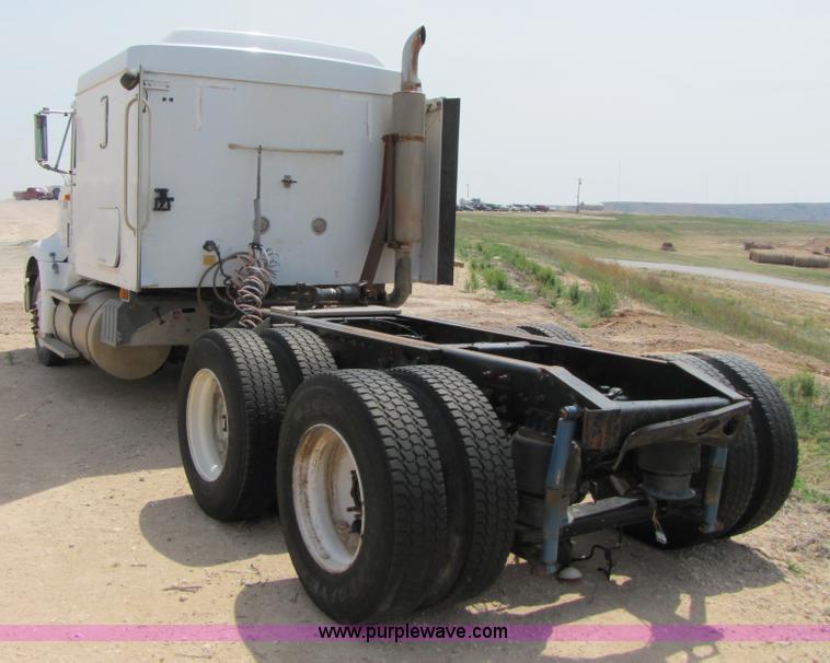 image for item 3517 1998 International 9400 semi truck