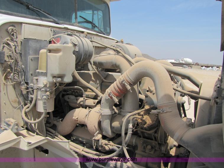 image for item 3517 1998 International 9400 semi truck