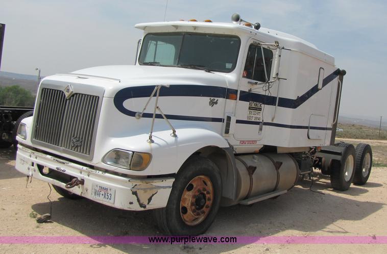 image for item 3518 1998 International 9400 semi truck