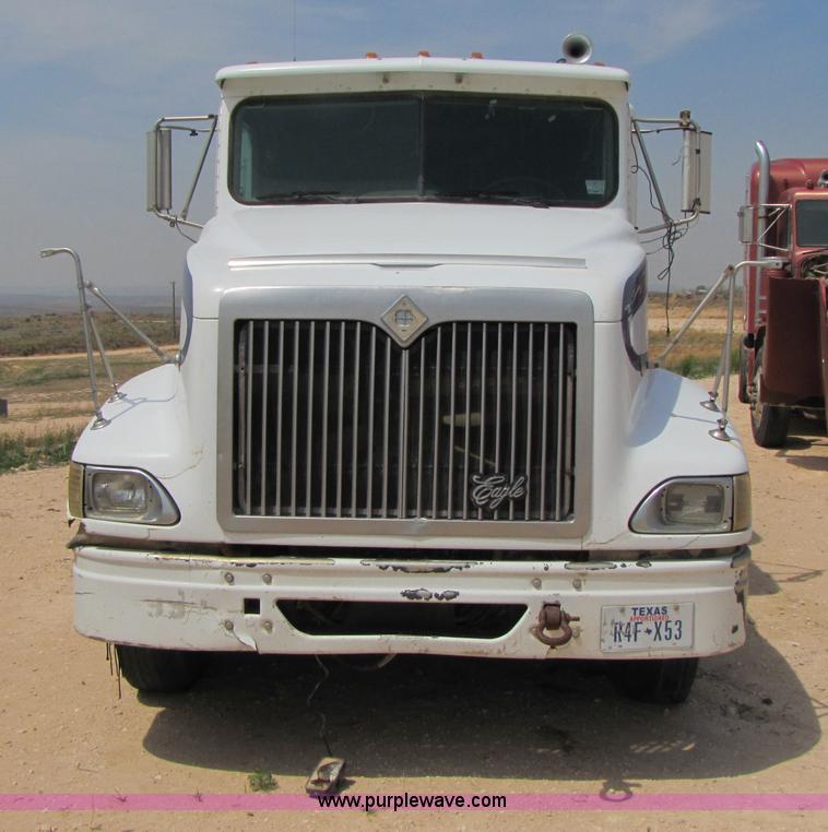 image for item 3518 1998 International 9400 semi truck