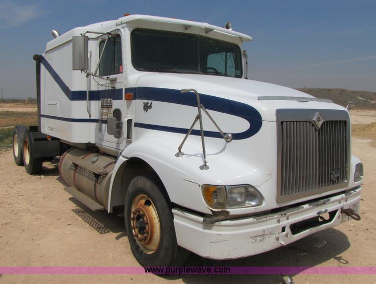 image for item 3518 1998 International 9400 semi truck
