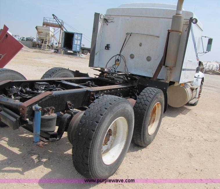 image for item 3518 1998 International 9400 semi truck