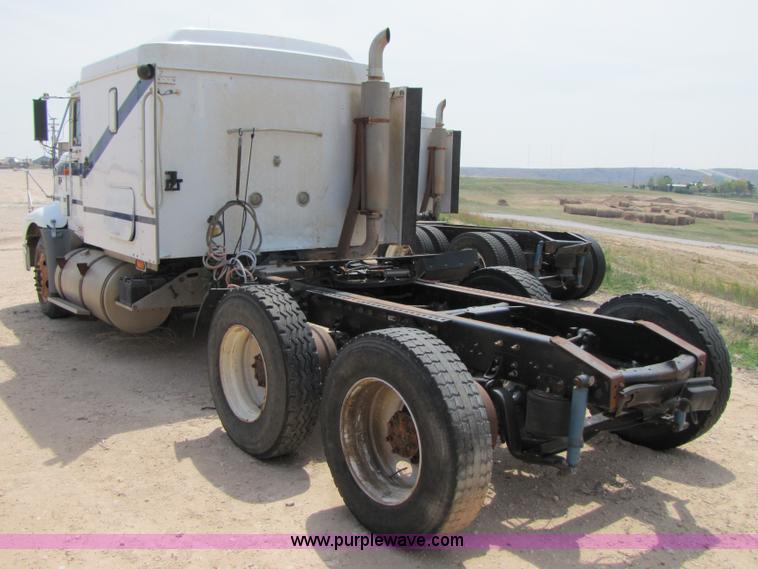 image for item 3518 1998 International 9400 semi truck