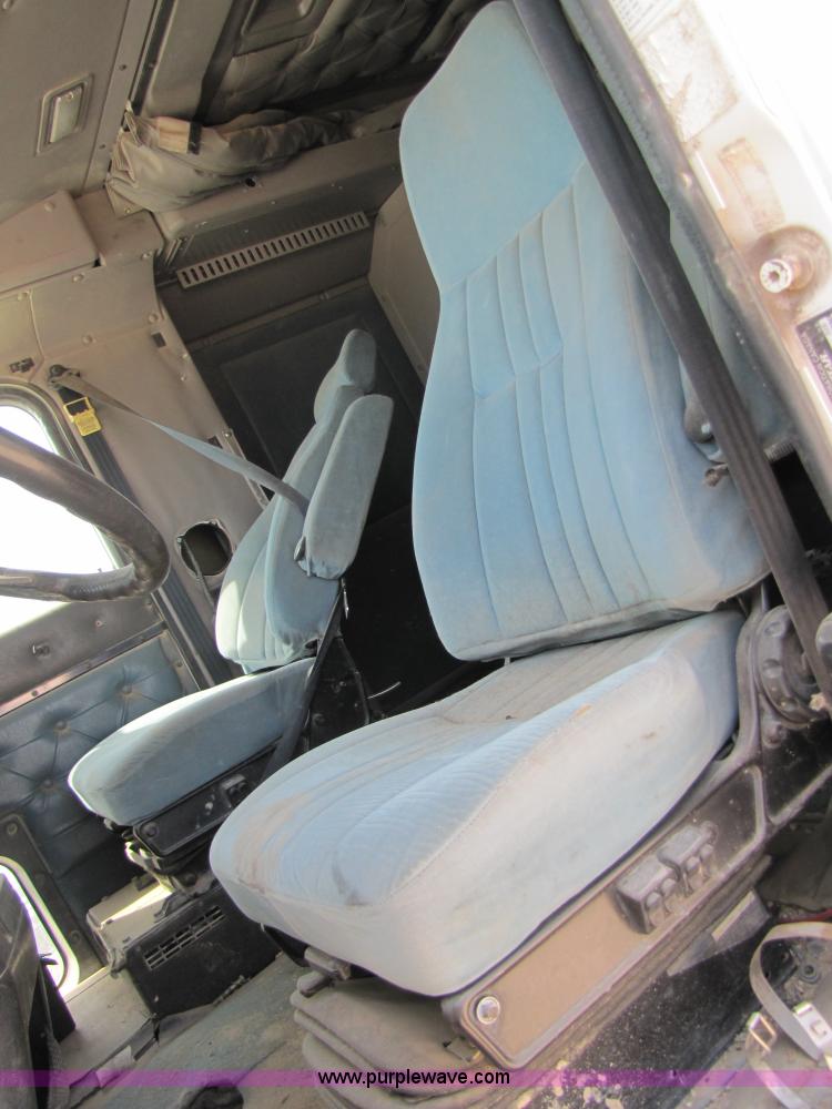 image for item 3518 1998 International 9400 semi truck