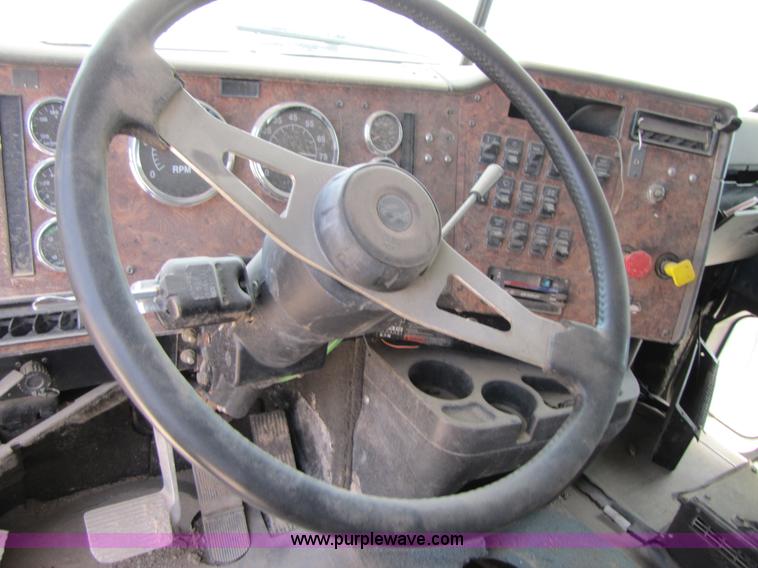 image for item 3518 1998 International 9400 semi truck