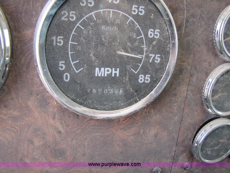 image for item 3518 1998 International 9400 semi truck