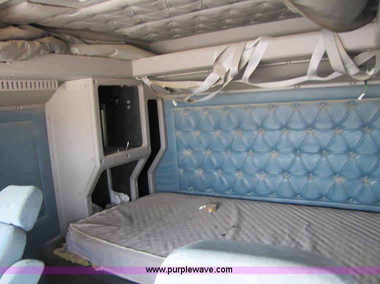 image for item 3518 1998 International 9400 semi truck