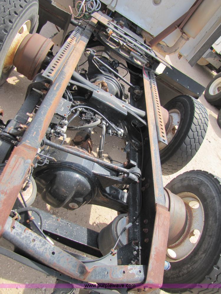 image for item 3518 1998 International 9400 semi truck