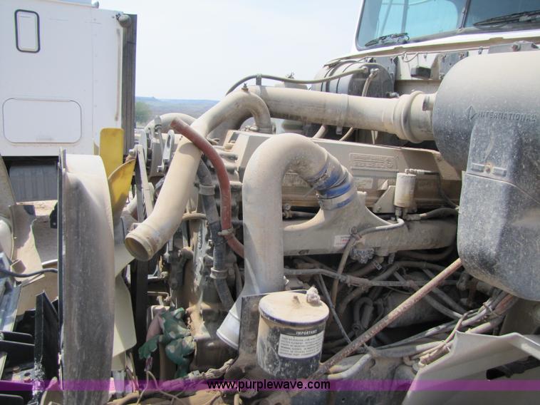 image for item 3518 1998 International 9400 semi truck