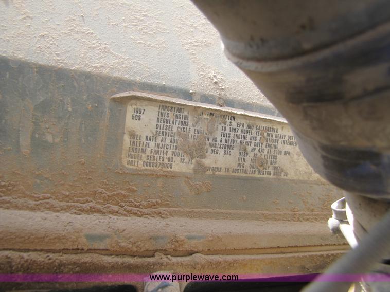 image for item 3518 1998 International 9400 semi truck