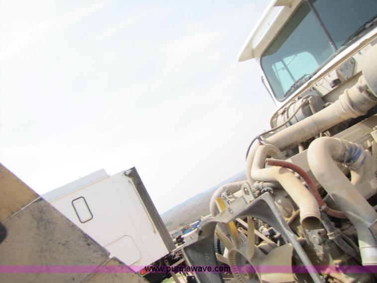 image for item 3518 1998 International 9400 semi truck