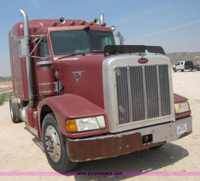 image for item 3519 1989 Peterbilt 377 semi truck
