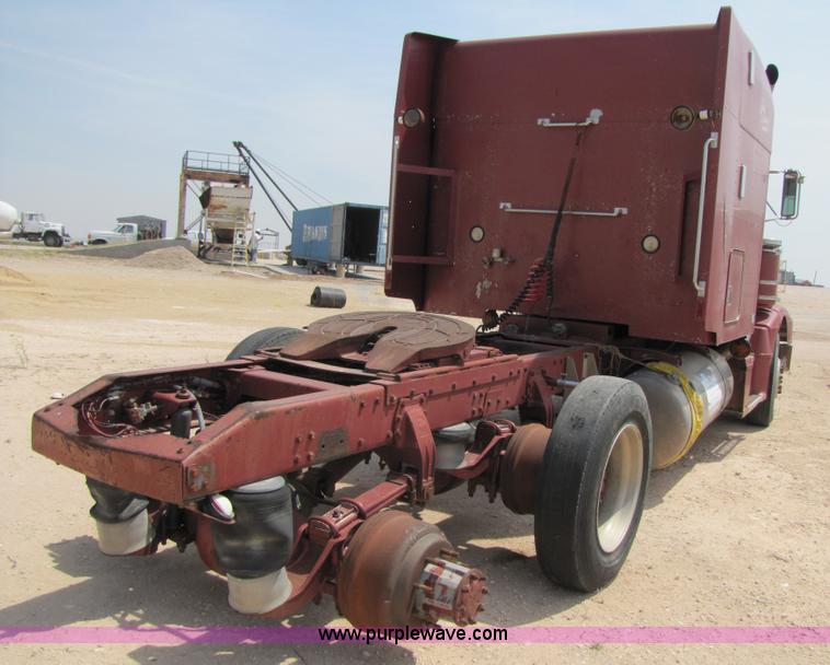 image for item 3519 1989 Peterbilt 377 semi truck