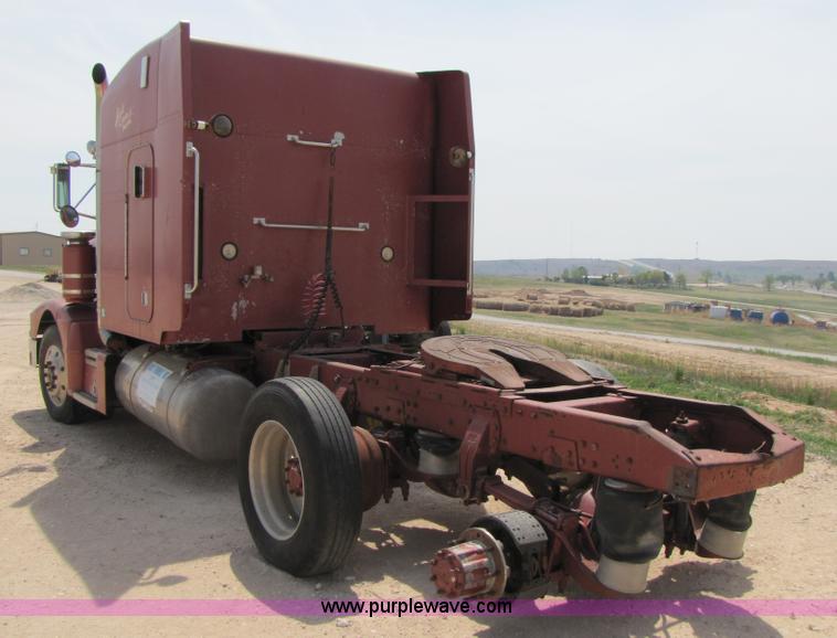image for item 3519 1989 Peterbilt 377 semi truck