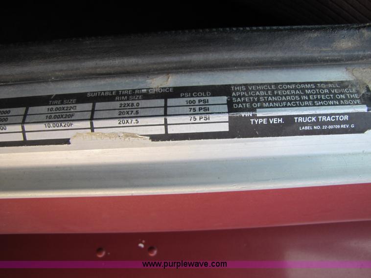 image for item 3519 1989 Peterbilt 377 semi truck