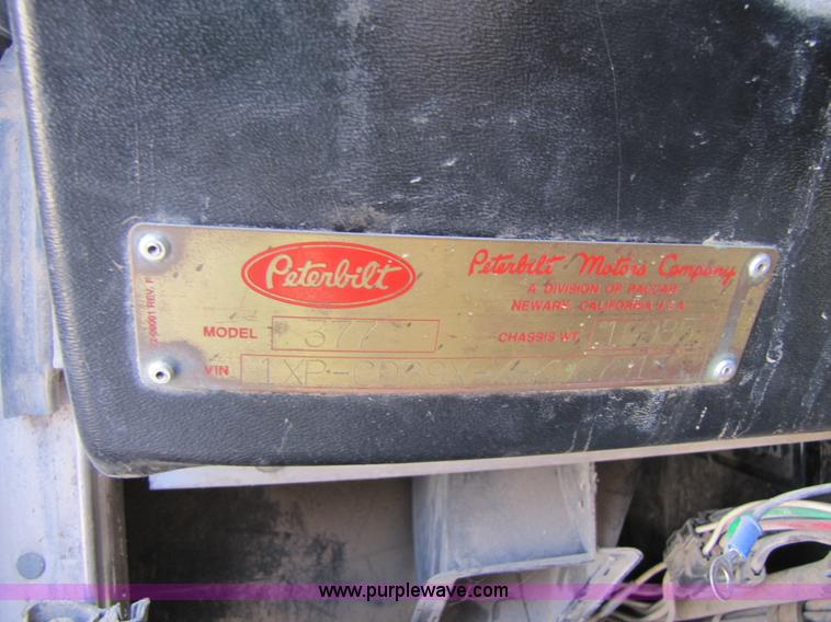 image for item 3519 1989 Peterbilt 377 semi truck