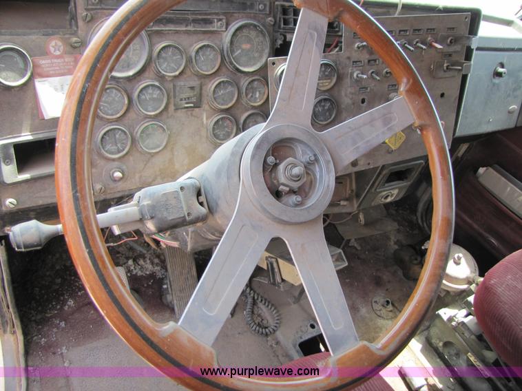 image for item 3519 1989 Peterbilt 377 semi truck