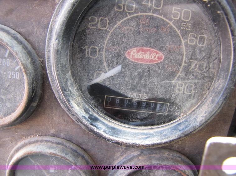 image for item 3519 1989 Peterbilt 377 semi truck
