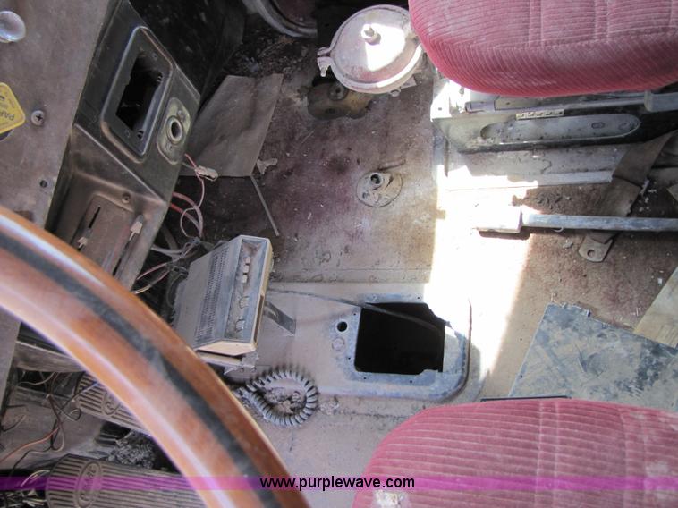 image for item 3519 1989 Peterbilt 377 semi truck