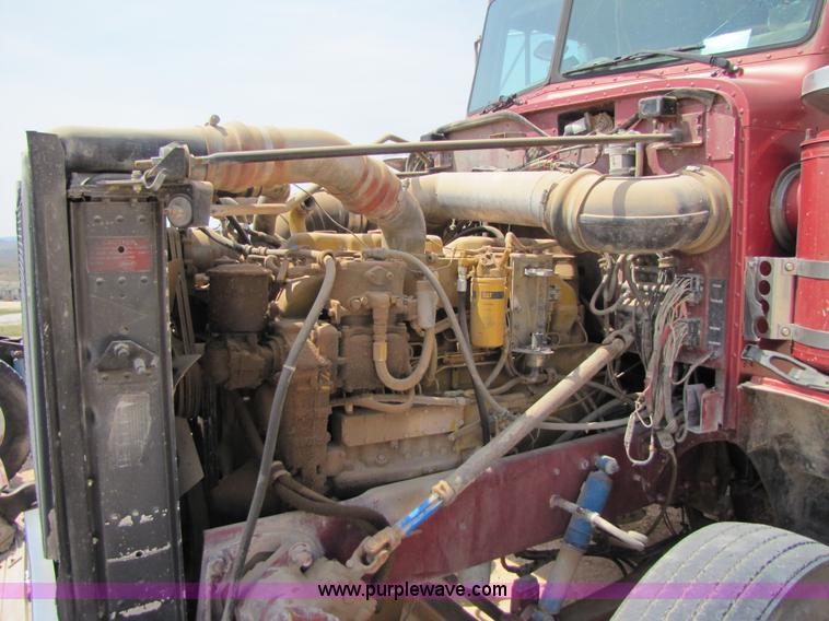 image for item 3519 1989 Peterbilt 377 semi truck