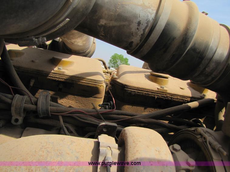 image for item 3519 1989 Peterbilt 377 semi truck