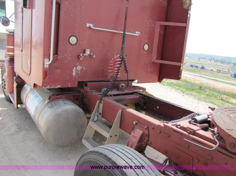 image for item 3519 1989 Peterbilt 377 semi truck