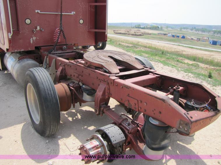 image for item 3519 1989 Peterbilt 377 semi truck