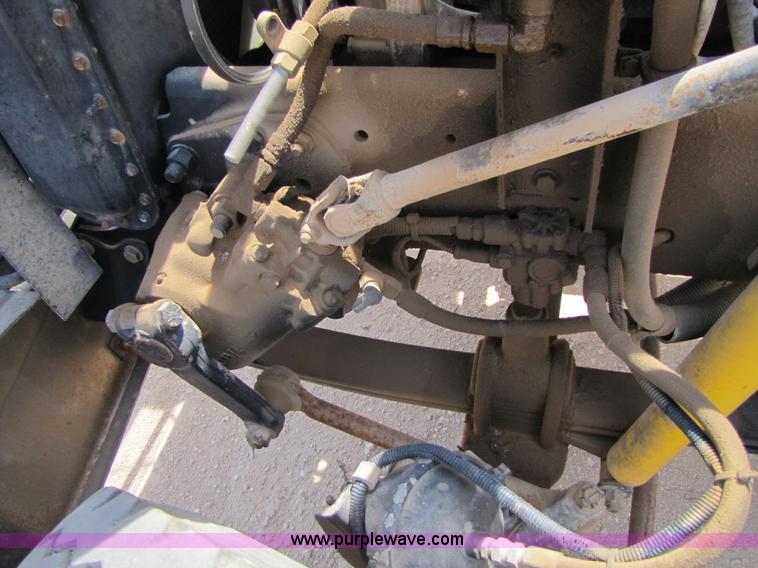 image for item 3520 2000 Freightliner FLD120SD semi truck