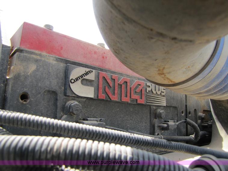 image for item 3520 2000 Freightliner FLD120SD semi truck