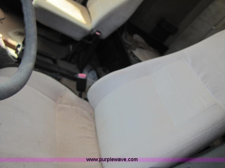 image for item 3521 2000 Freightliner FLD120SD semi truck