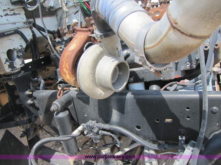 image for item 3521 2000 Freightliner FLD120SD semi truck