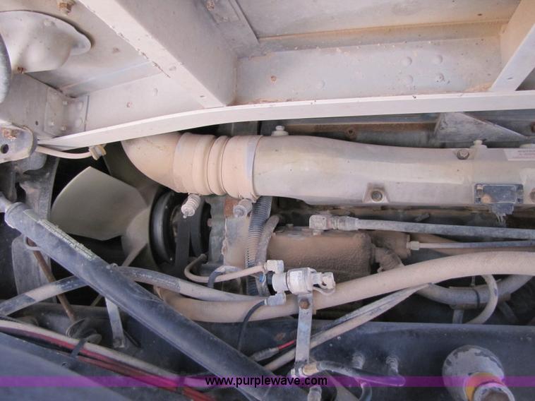 image for item 3522 1998 International 9800 semi truck