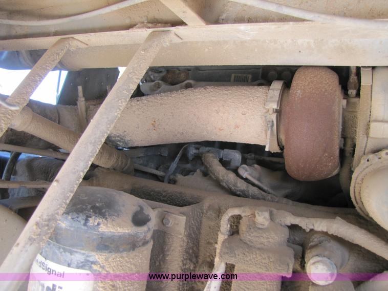 image for item 3522 1998 International 9800 semi truck