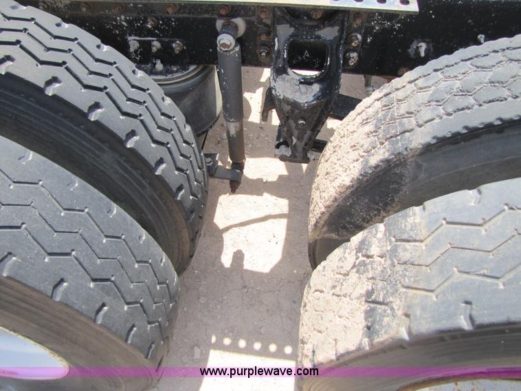 image for item 3522 1998 International 9800 semi truck