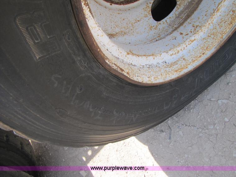 image for item 3522 1998 International 9800 semi truck