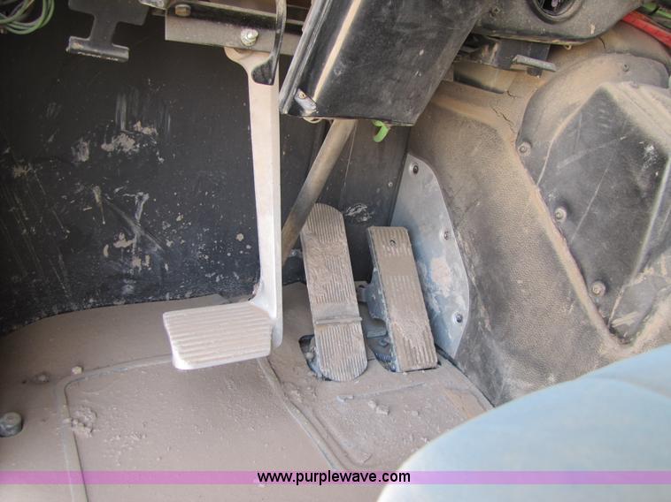 image for item 3523 1998 International 9800 semi truck