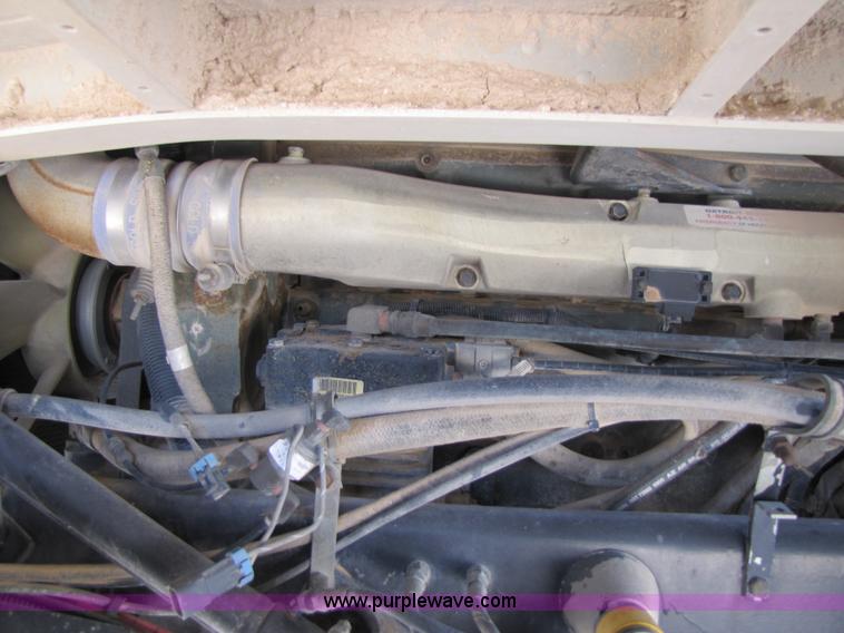 image for item 3523 1998 International 9800 semi truck