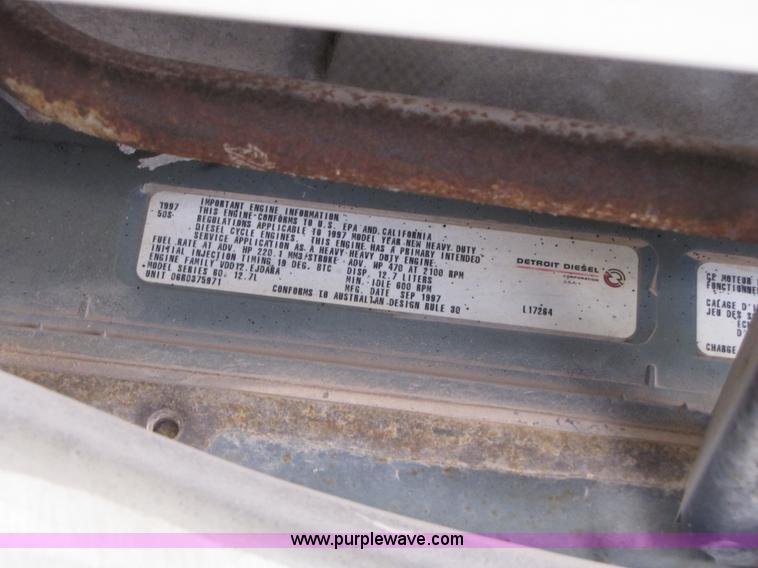 image for item 3523 1998 International 9800 semi truck